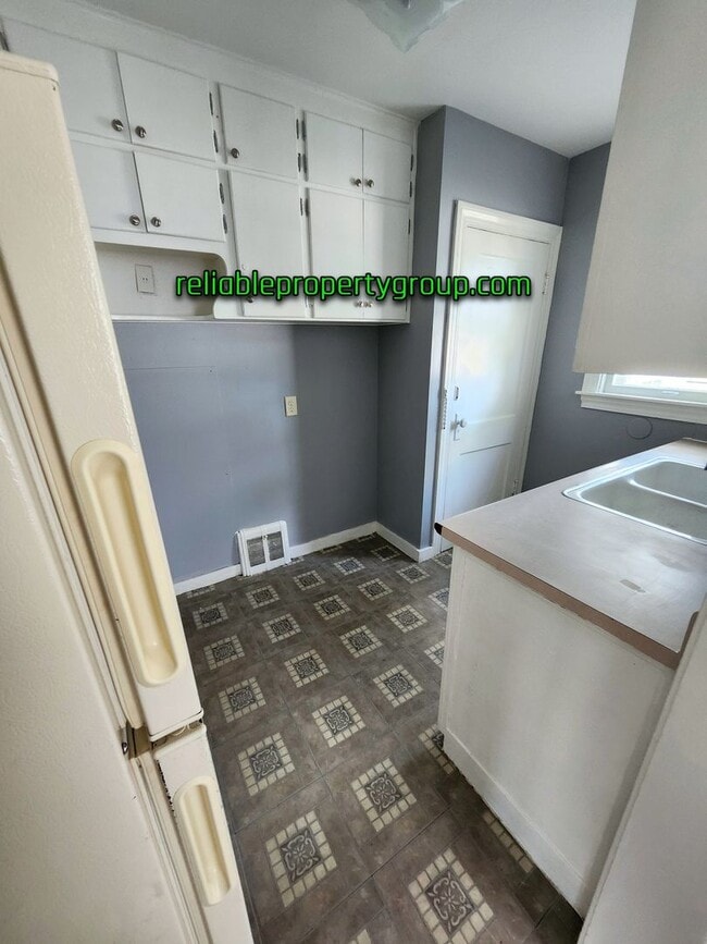 Building Photo - New Listing!!