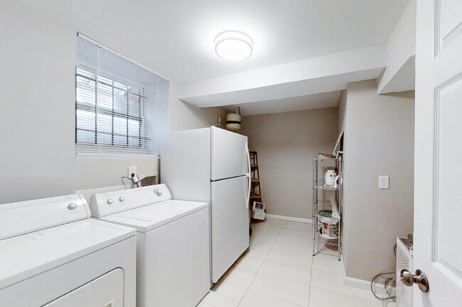 Building Photo - THE AKRIDGE | Newly-renovated & high-quality Atlanta Home! Top-of-the-line finishes, granite coun...