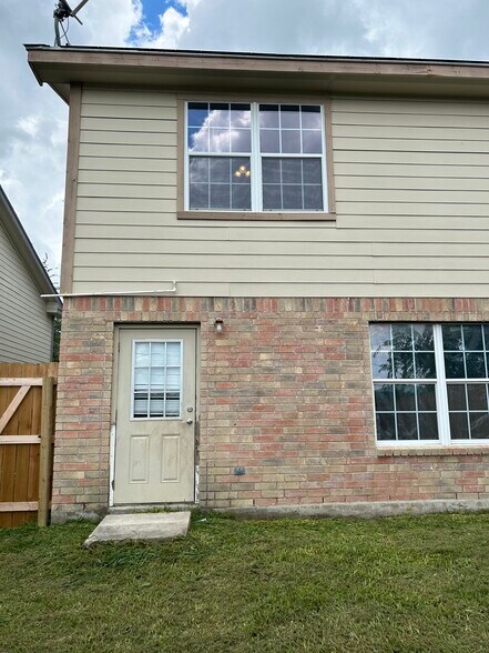 Building Photo - 13613 Woodstone Way