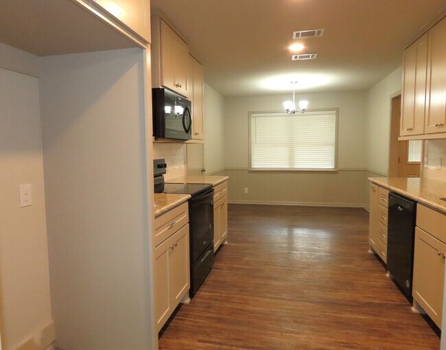 Building Photo - Updated 5 bedroom, 3 bathroom home in Tyle...