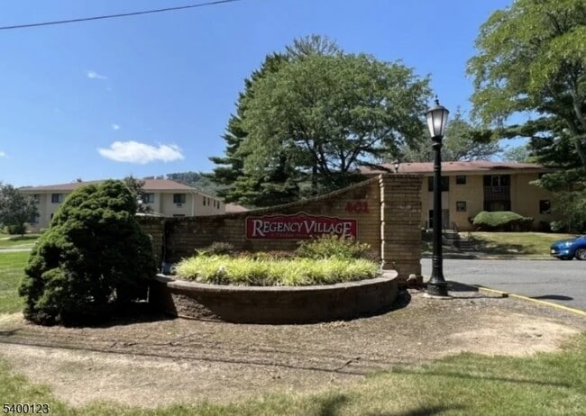 Building Photo - 401 US-22