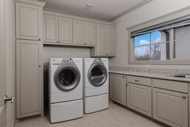 Building Photo - 514 Cortlandt St