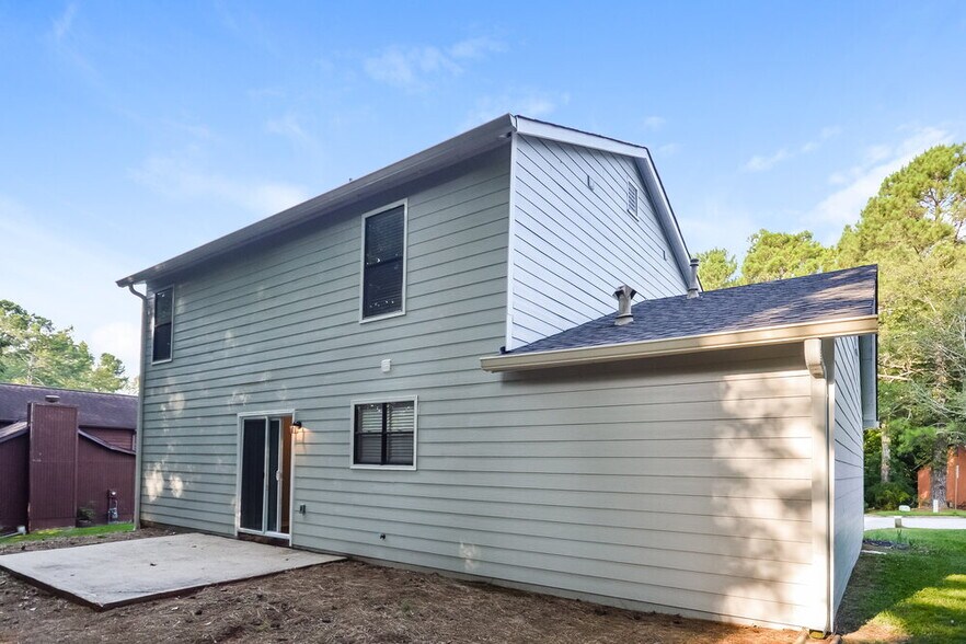 Building Photo - 1053 Mainstreet Lake Dr