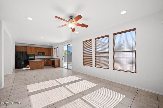 Building Photo - Lovely 4 bedroom, 2 bath home with 2 car garage