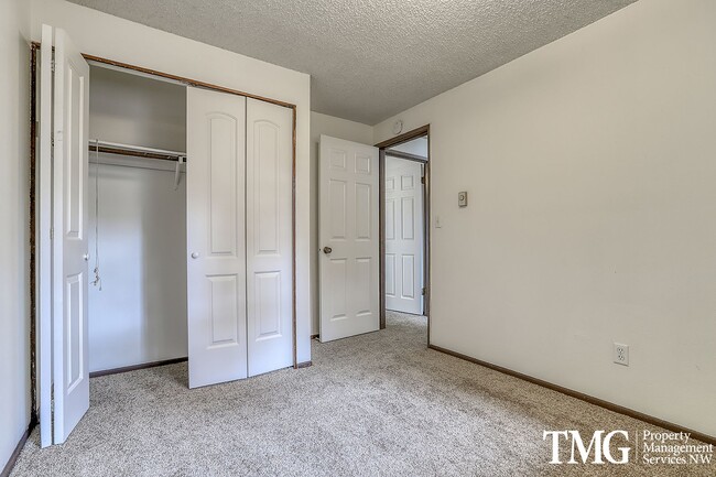 Building Photo - New Carpet & Fresh Paint, Dog Friendly!!