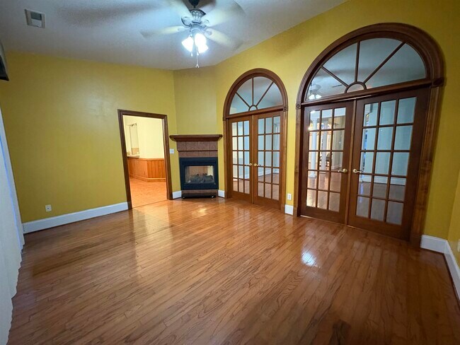 Building Photo - 533 Stonemason Dr