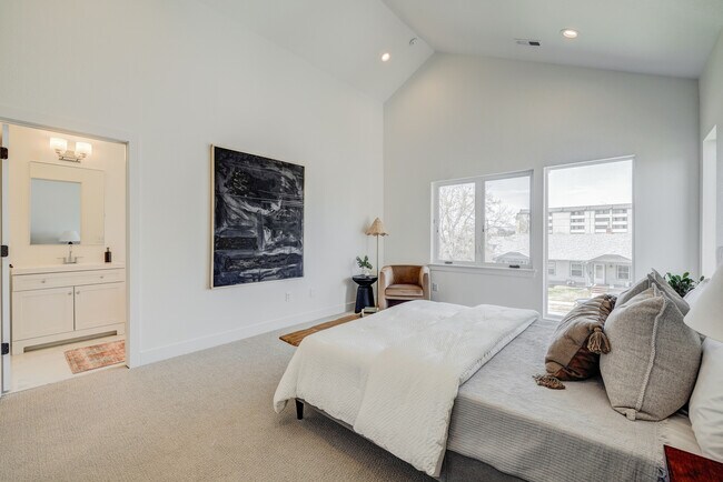 Master Medroom - 3420 S Grant St