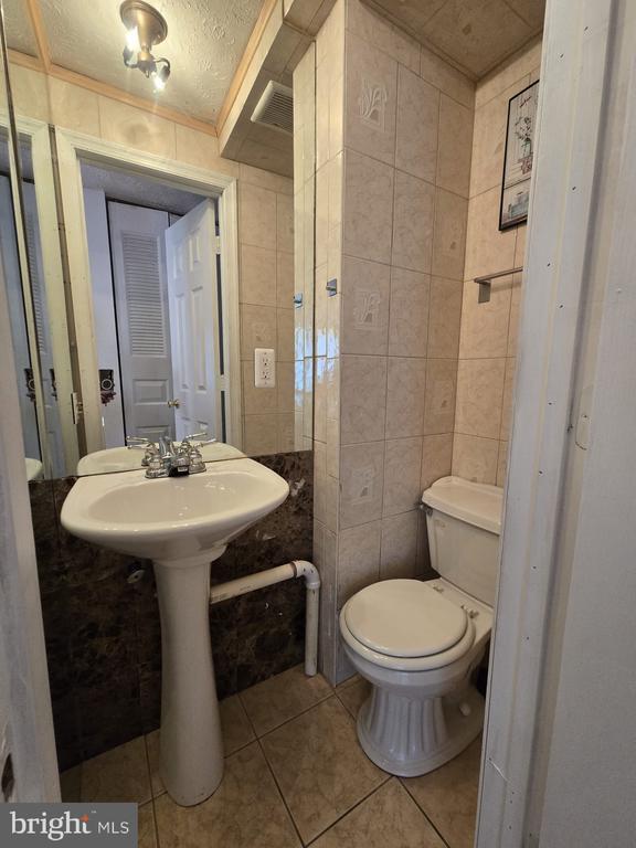 Building Photo - 1409 Rossiter Ct