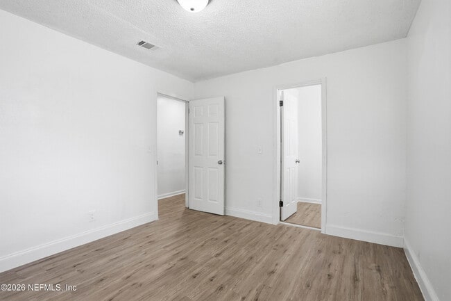 Building Photo - 2154 Placeda St