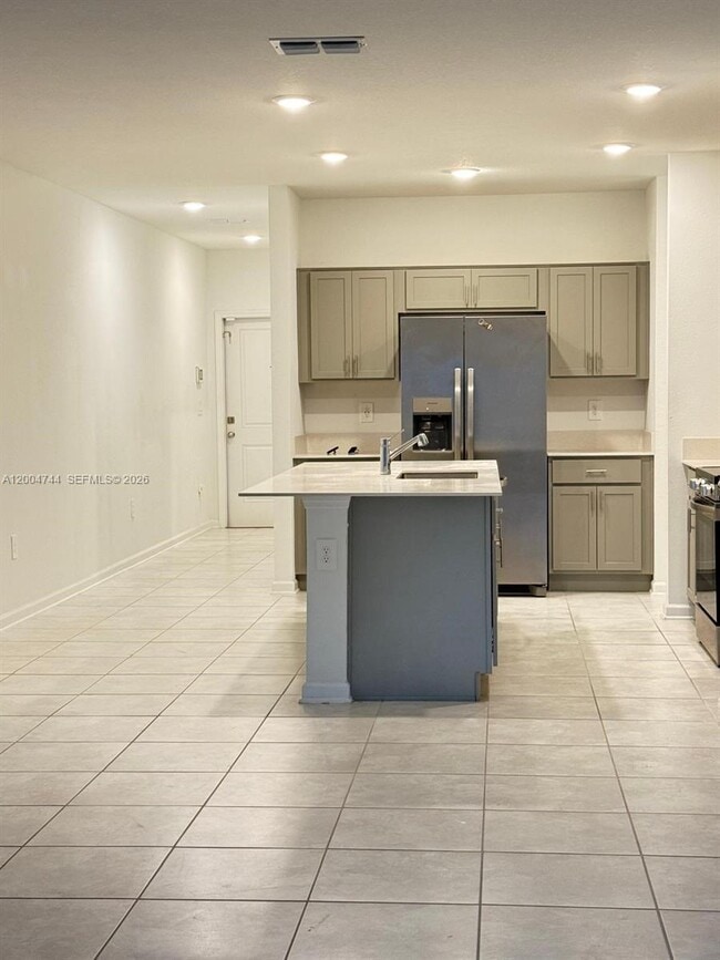 Building Photo - 1204 Deepwater