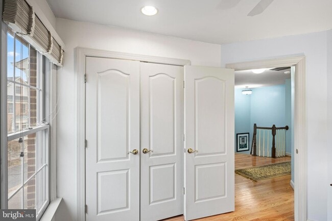 Building Photo - 150 Rees Pl