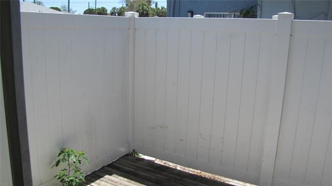 Building Photo - 5122 E Temple Heights Rd