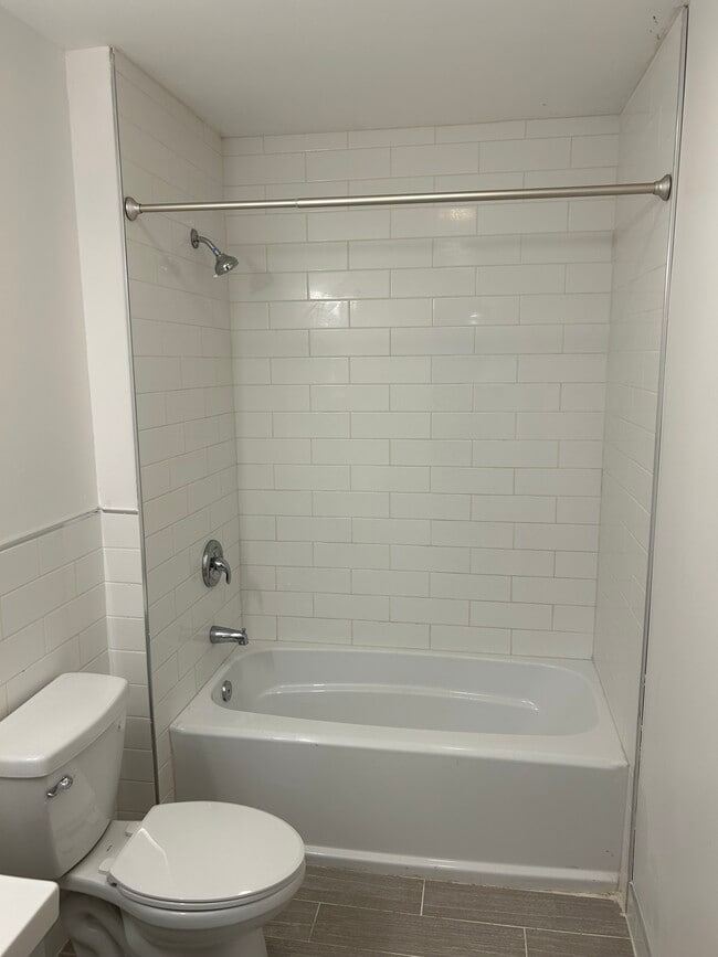 Bathtub - 1125 OLD YORK Rd