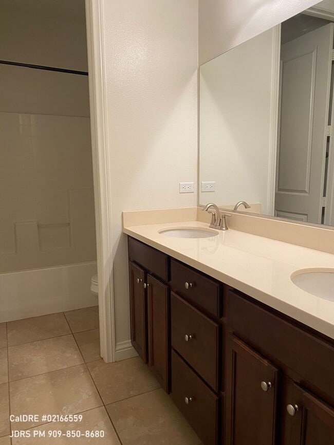 Building Photo - Eastvale 4 bedroom Partially Furnished Home