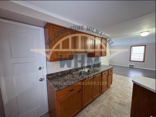 Building Photo - 4508 W Crawford Ave