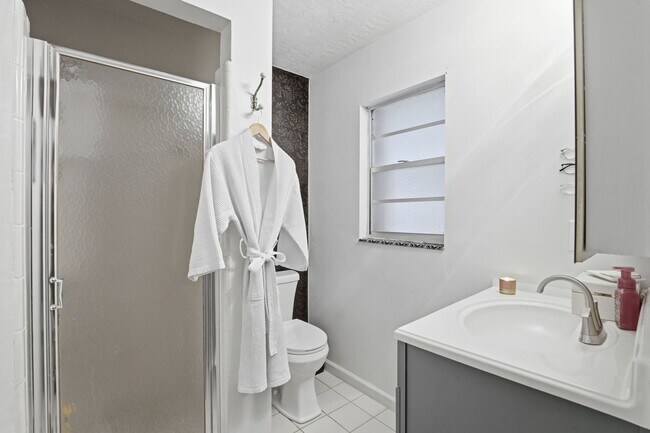 Building Photo - 4731 NW 39th St