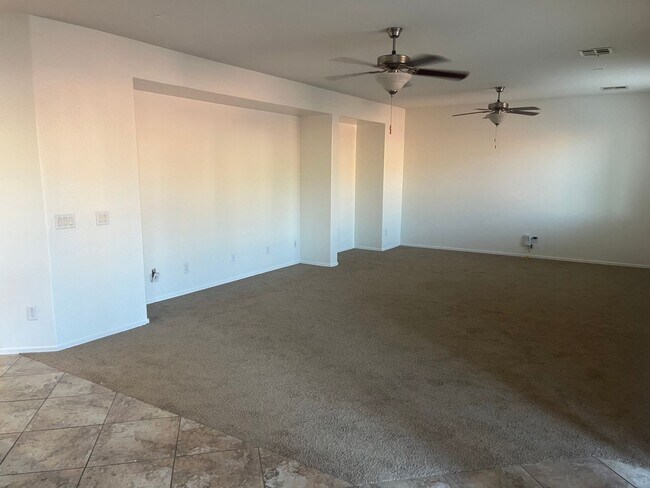 Building Photo - Welcome to this beautifully maintained home in one of Gilbert’s most sought-after communities.