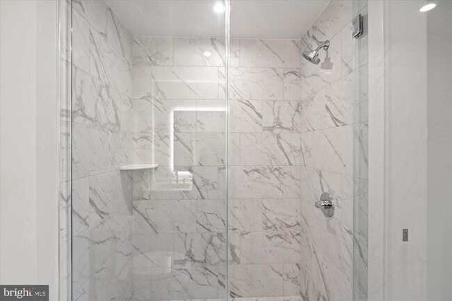 Building Photo - 811 N Columbus St