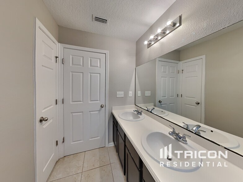 Building Photo - 13782 Goodson Pl