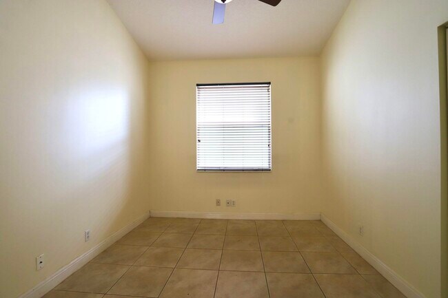 Building Photo - 7458 Via Luria