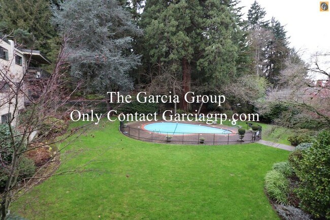 Building Photo - 2393 SW Park Pl