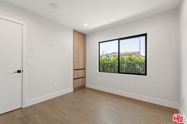 Building Photo - 1444 S Crescent Heights Blvd