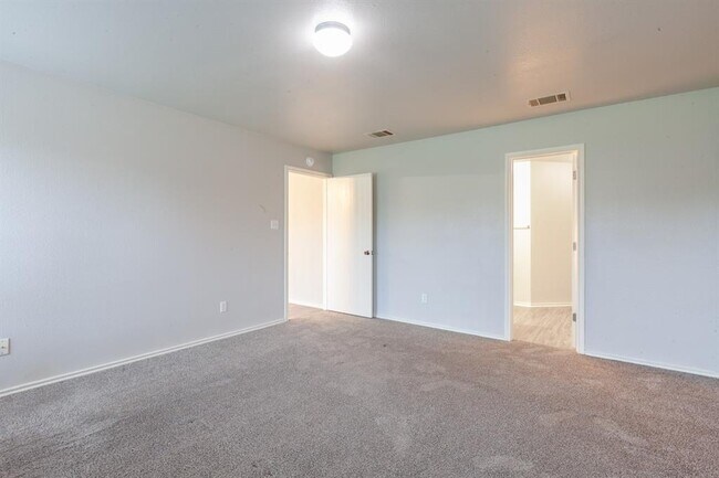 Building Photo - 329 Outfitter Dr