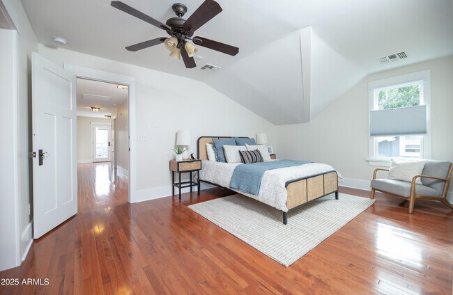 Building Photo - 69 W Lynwood St