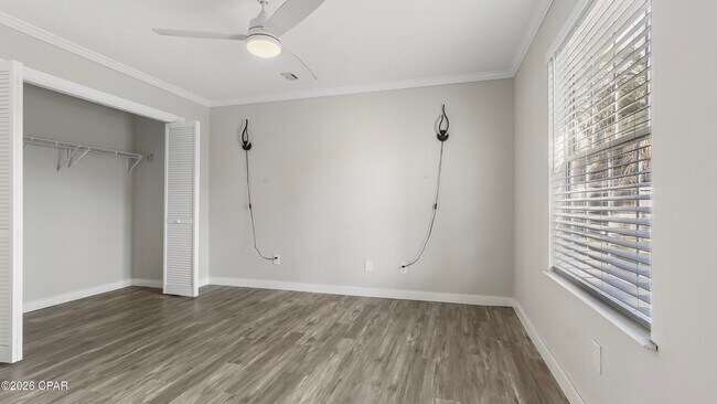 Building Photo - 1712 Vecuna Cir