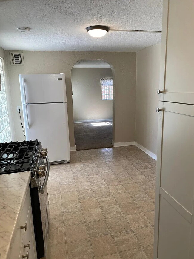 Building Photo - Charming 1-Bed 1-Bath Wheatridge Duplex with Private Fenced Yard & Garage - Available Now!