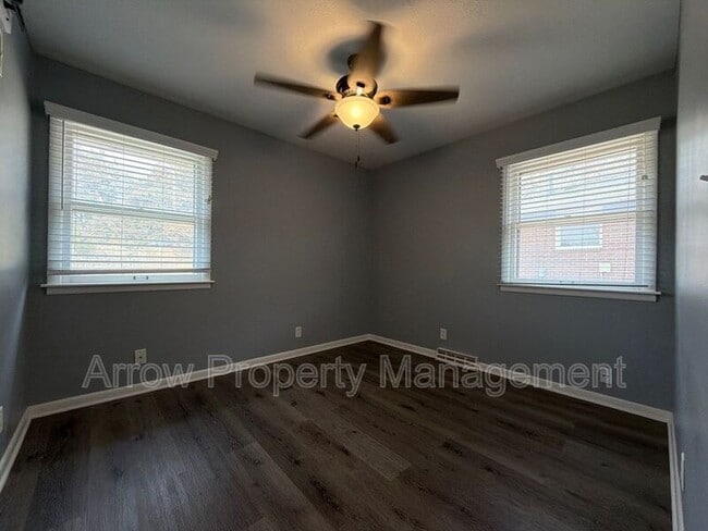 Building Photo - 800 S 38th St