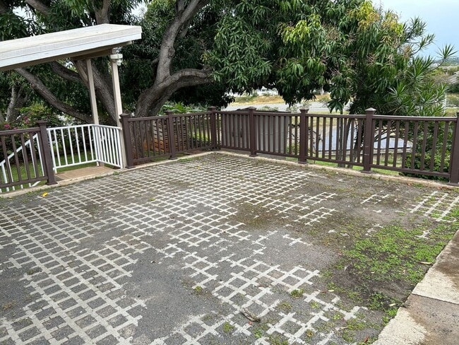 Building Photo - Split ACs! 3 Bathrooms! Indoor Laundry!