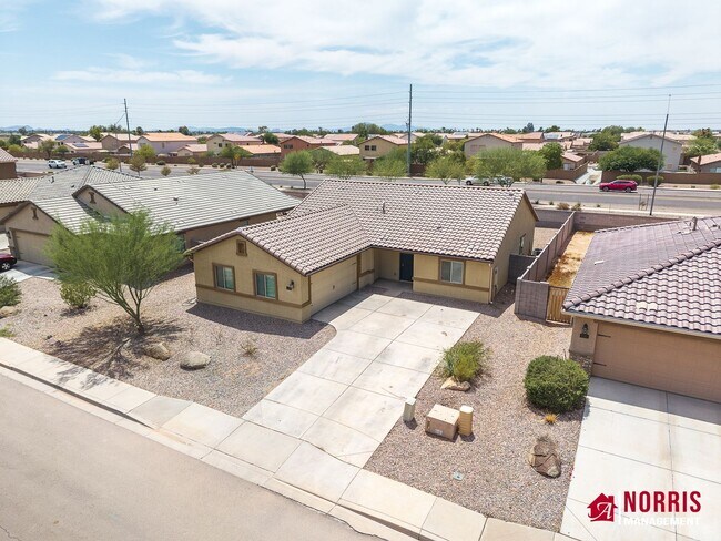 Building Photo - Very Nice Home in a Great Location
