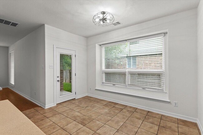 Building Photo - 2304 Village View Loop