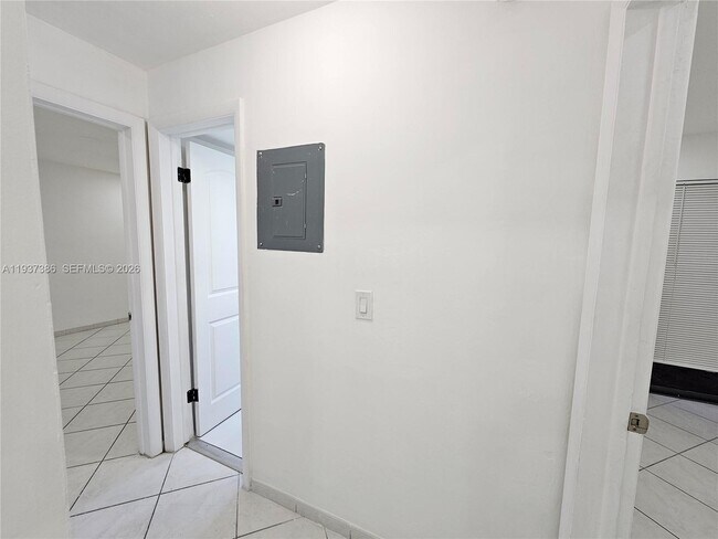 Building Photo - 5401 Hollywood Blvd