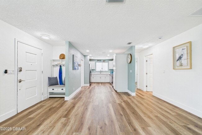 Building Photo - 4035 Oriole Ave