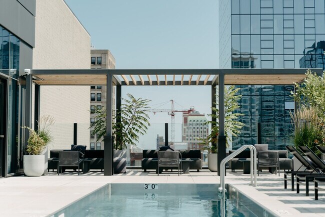 Building Photo - 755 S Clark St