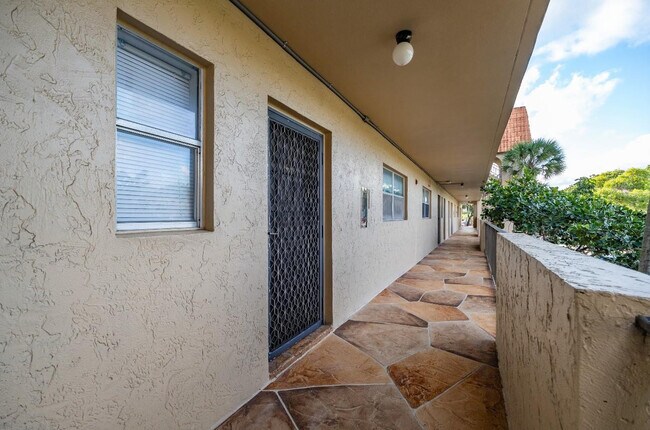 Building Photo - 6100 S Falls Cir Dr