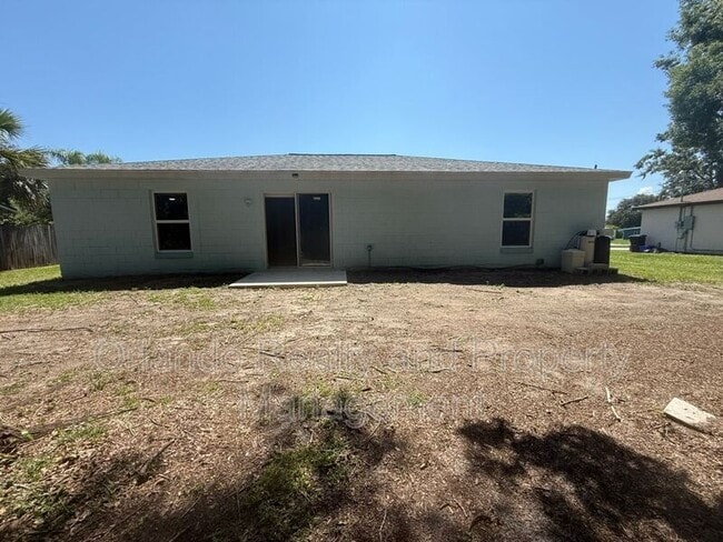 Building Photo - 1726 Pineview Ave