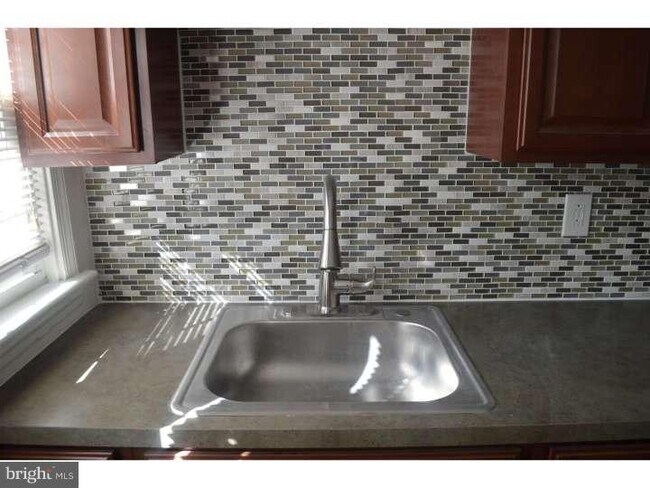 Building Photo - 1401 N Lincoln St