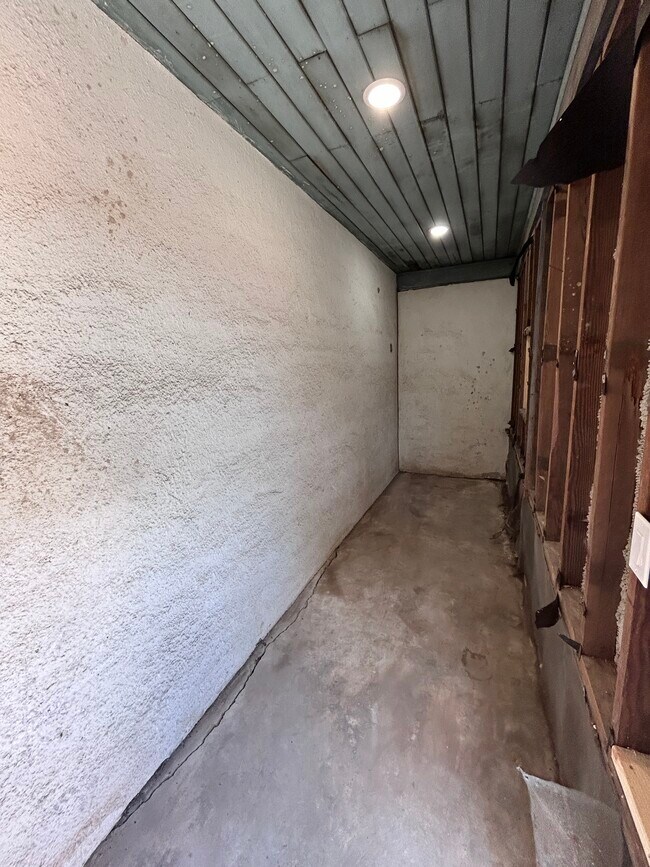 Building Photo - 1400 N 6th St