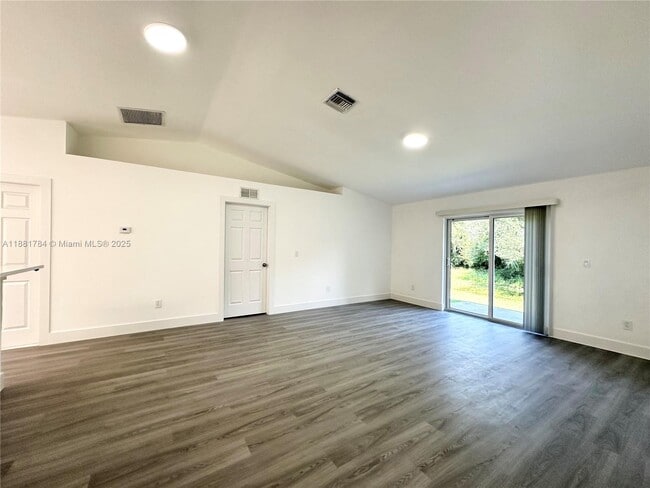 Building Photo - 6018 Lacota Ave