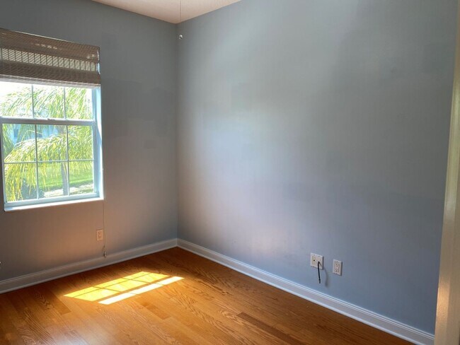 Building Photo - 1567 Napoli Dr W