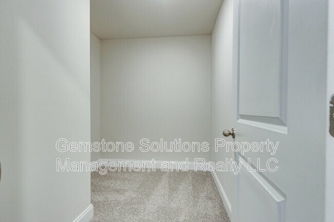 Building Photo - 204 Douglas Bend Rd