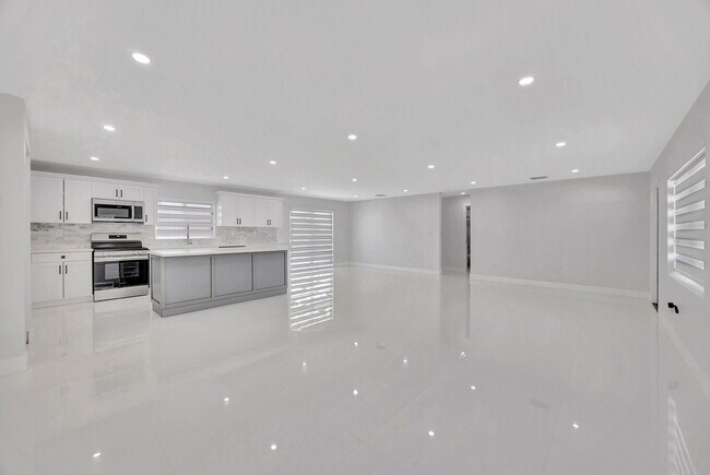 Building Photo - 14851 SW 71st St
