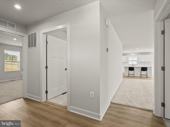 Building Photo - 4738 Naples Ave