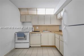 Building Photo - 1 br, 2 bath Condo - West Bay Gardens