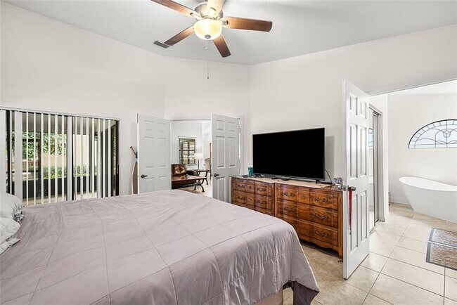 Building Photo - 8055 Burlington Ct