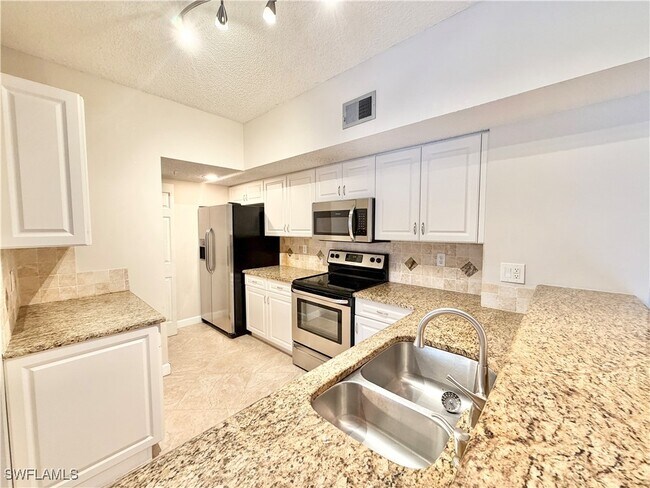 Building Photo - 1820 Florida Club Cir