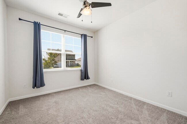 Building Photo - 3412 Bells Lk Cir
